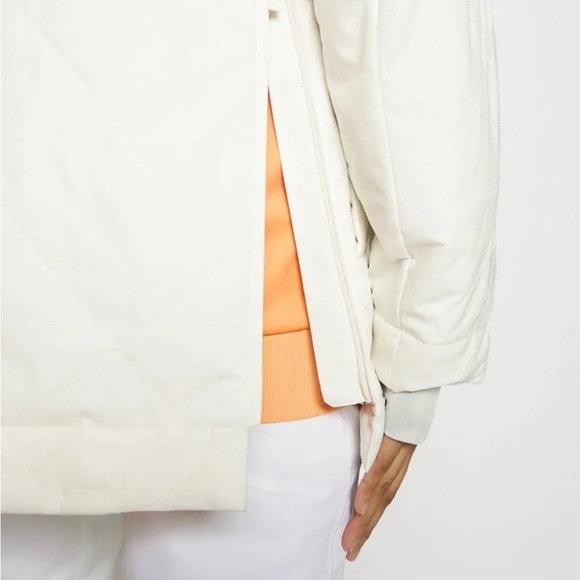 NWT, Roxy, pullover snowboarding jacket - Picture 5 of 8